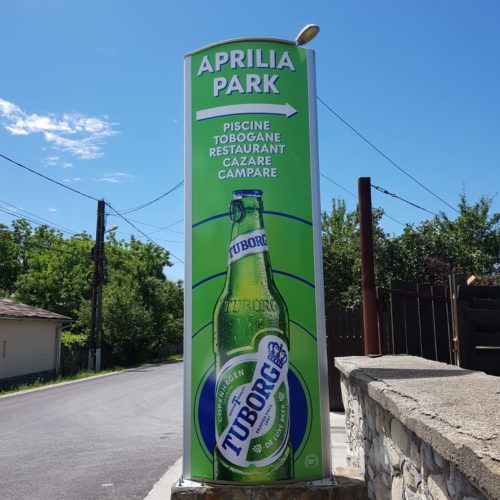 Totem dubla fata, profil Aluminiu, cu fete bombate, Totem TUBORG Aprilia PARK by Promotionale Craiova